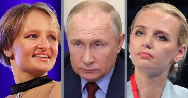 putin-and-daughters-20220407031025